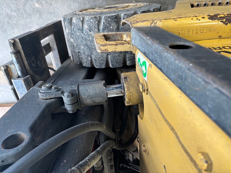 caterpillar-t50d-image-49
