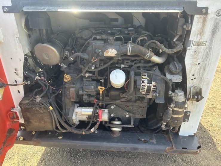 2017-bobcat-s740-image-36