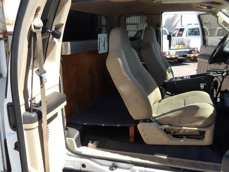 2010-ford-f450-image-19