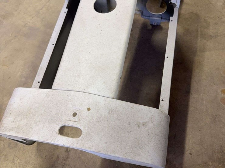 john-deere-dubuque-lp-hood-&-grill-image-3