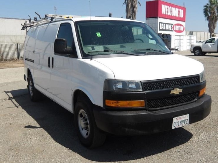 2019-chevrolet-express-2500-image-2