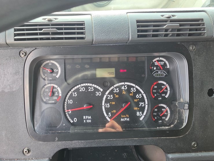 2012-freightliner-cascadia-125-image-64