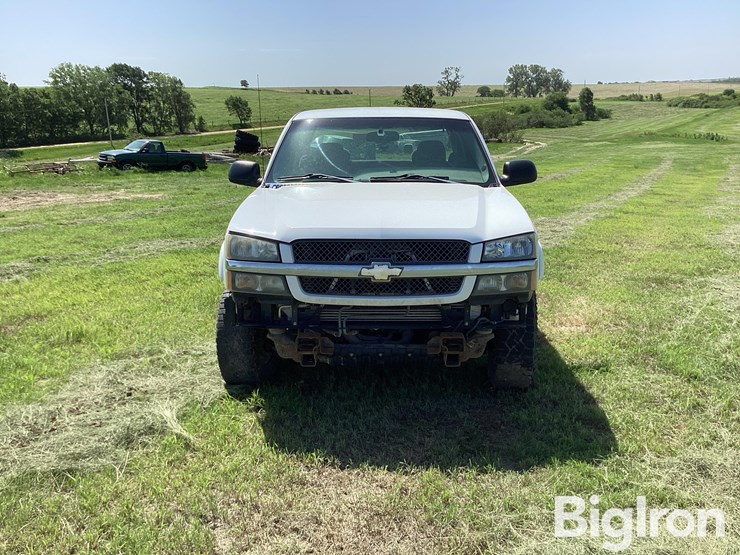 2004-chevrolet-silverado-2500-image-2