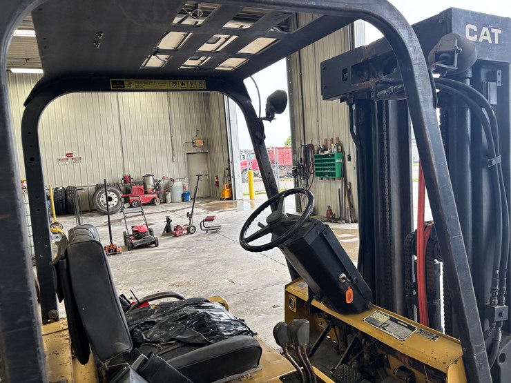 caterpillar-t50d-image-70