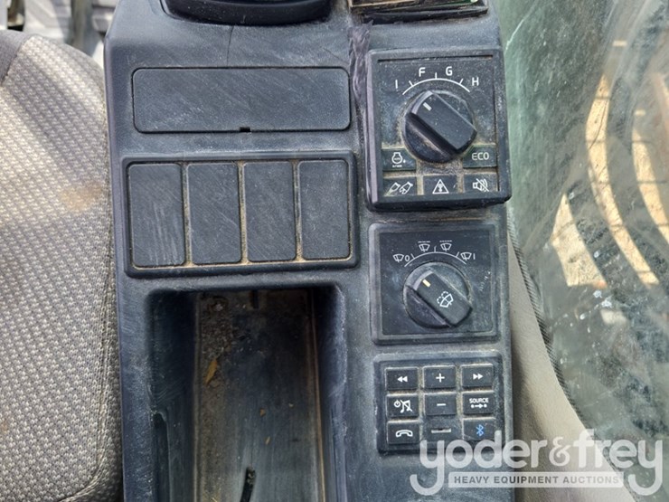 2015-volvo-ec350el-image-75