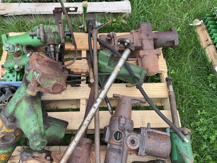 john-deere-dubuque-pedistals-image-4