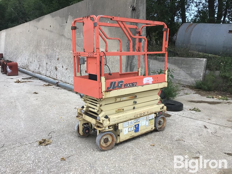 2002-jlg-1932e2-image-7