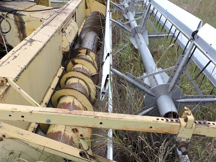 new-holland-1400-image-4