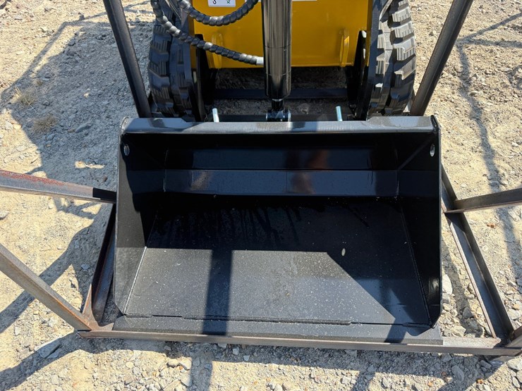 #83-•-unused-2026-agt-mx-crt23-stand-on-tracked-loader-mxcrt232026j00585-inv#4564-image-8