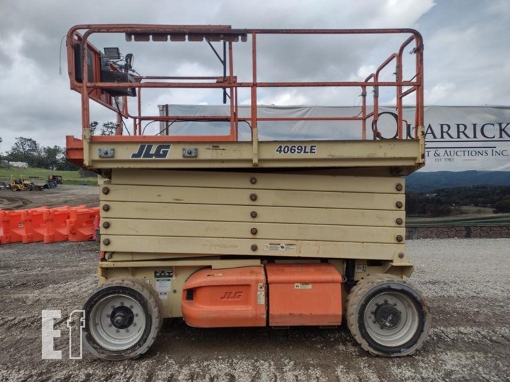2010-jlg-4069le-image-1
