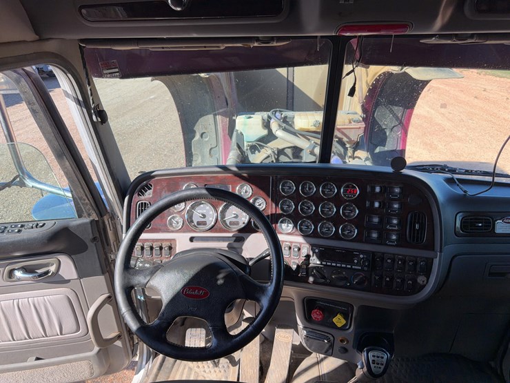 2022-peterbilt-389-image-37