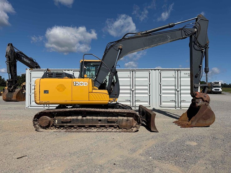 2011-deere-120d-image-7