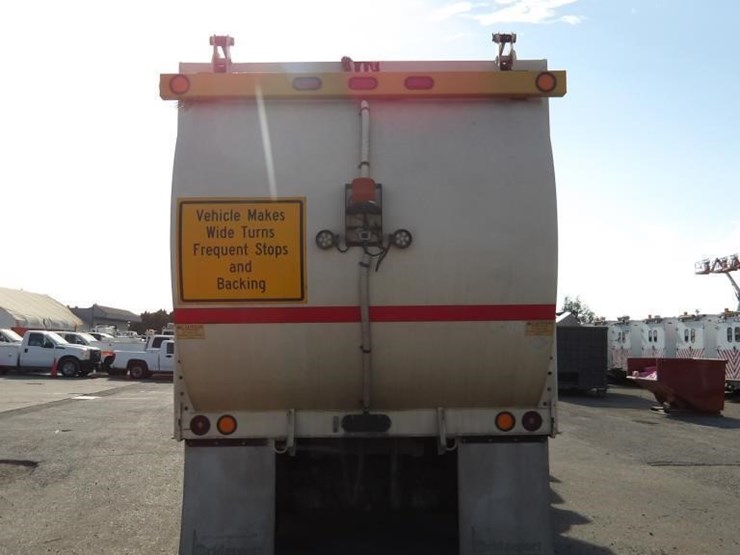 2019-peterbilt-520-image-11