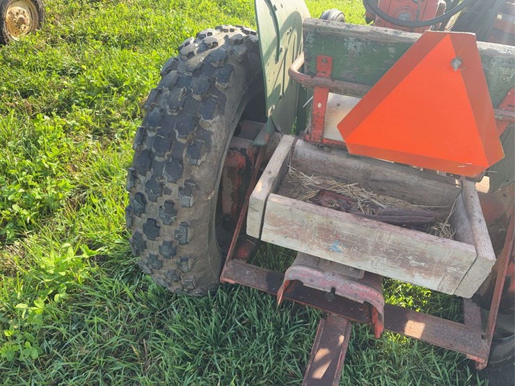 john-deere-320-image-4
