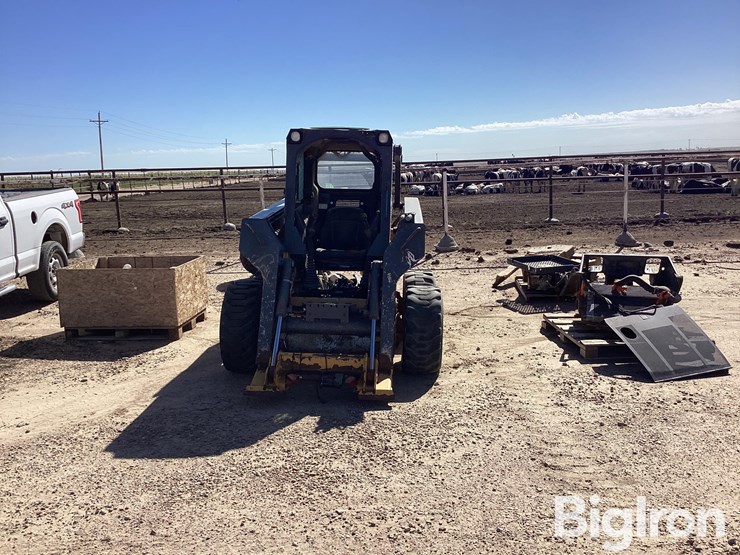 2011-deere-326d-image-2