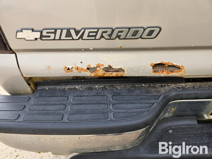 2004-chevrolet-silverado-2500-image-15