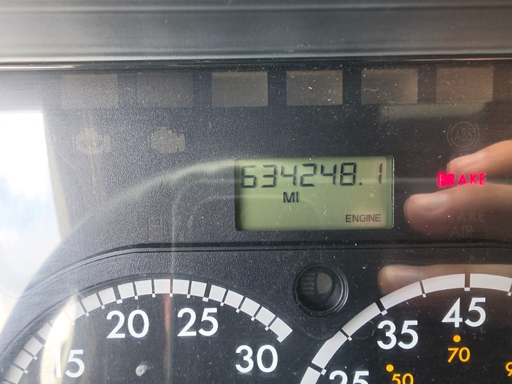 2012-freightliner-cascadia-125-image-66