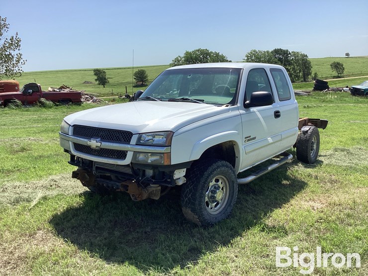 2004-chevrolet-silverado-2500-image-1