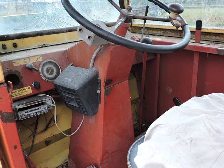 new-holland-1049-image-8