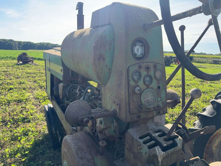 john-deere-520-image-10