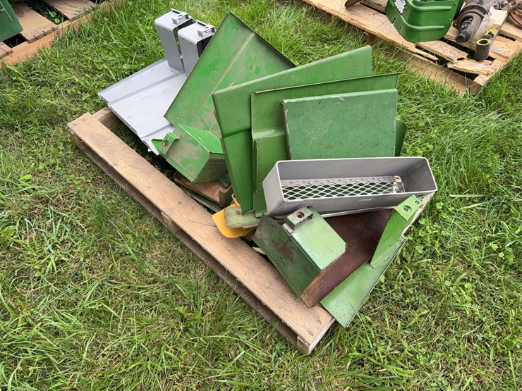 john-deere-dubuque-side-panes-image-3