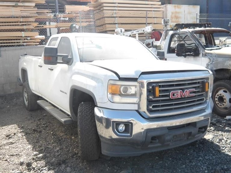 2015-gmc-sierra-3500-image-3