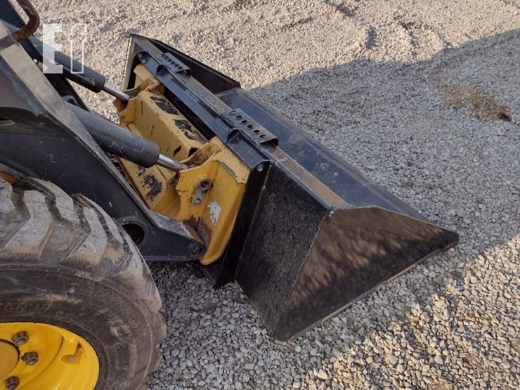 2019-deere-324g-image-18