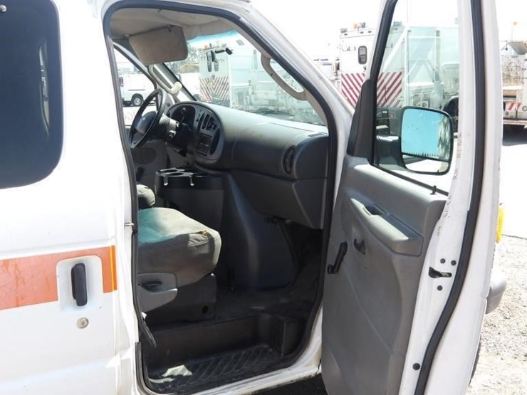 2006-ford-e350-image-15