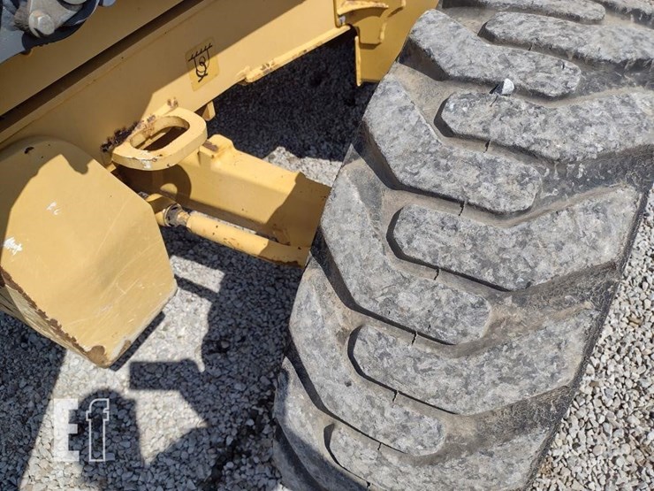 2010-deere-310sj-image-22