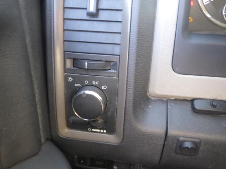 2012-dodge-2500-image-39
