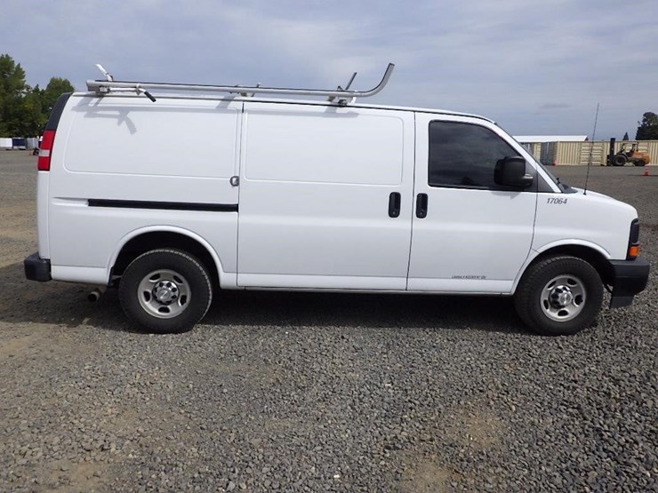 2017-utility-van-image-6