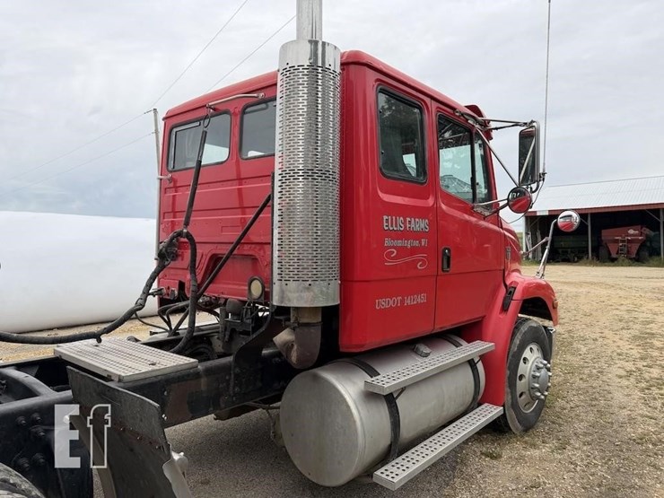 2000-freightliner-fl112-image-3