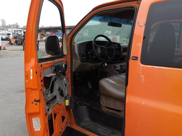 2000-gmc-savana-g3500-image-28