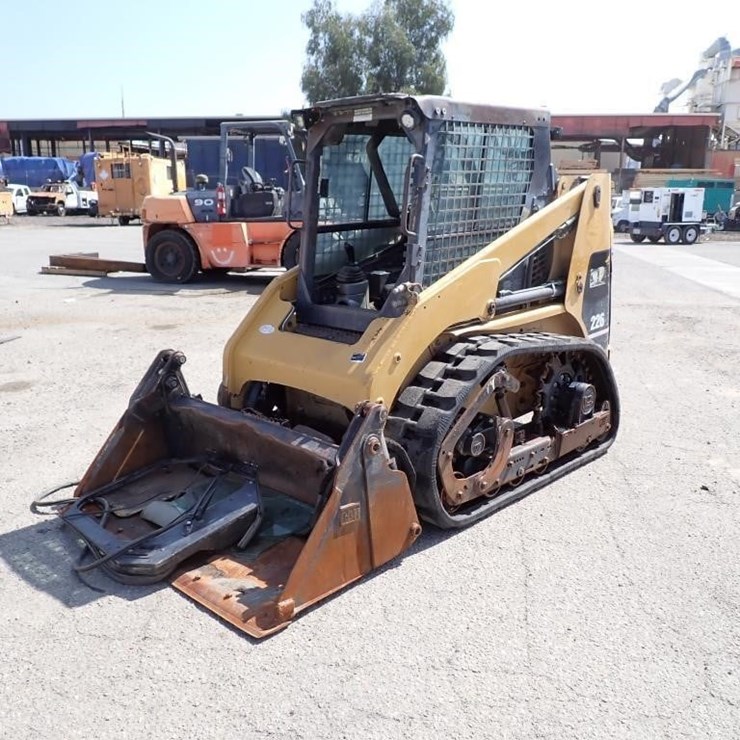 2002 CATERPILLAR 226