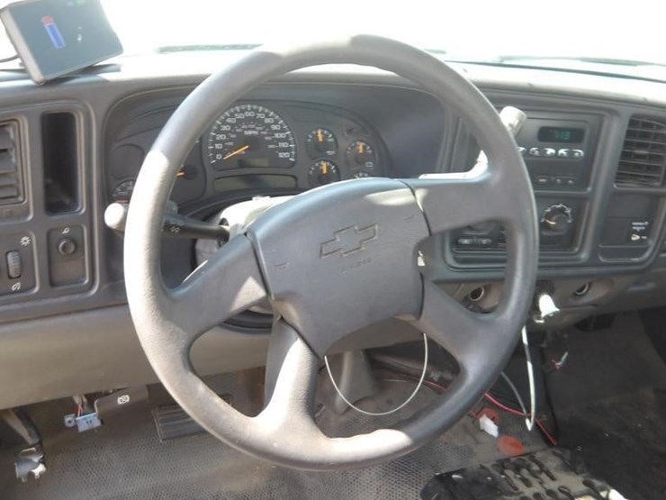 2005-chevrolet-silverado-2500-image-14