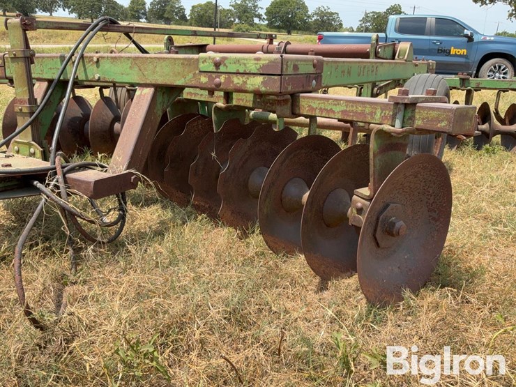 john-deere-12-image-18