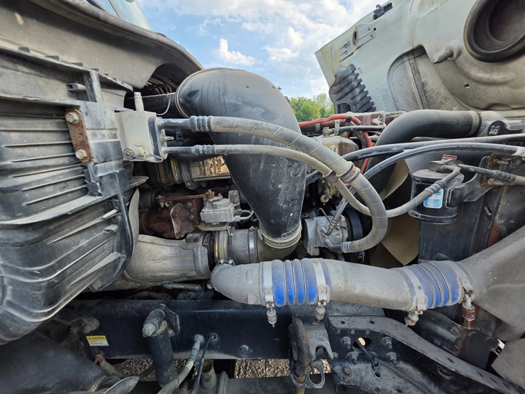 2012-freightliner-cascadia-125-image-40