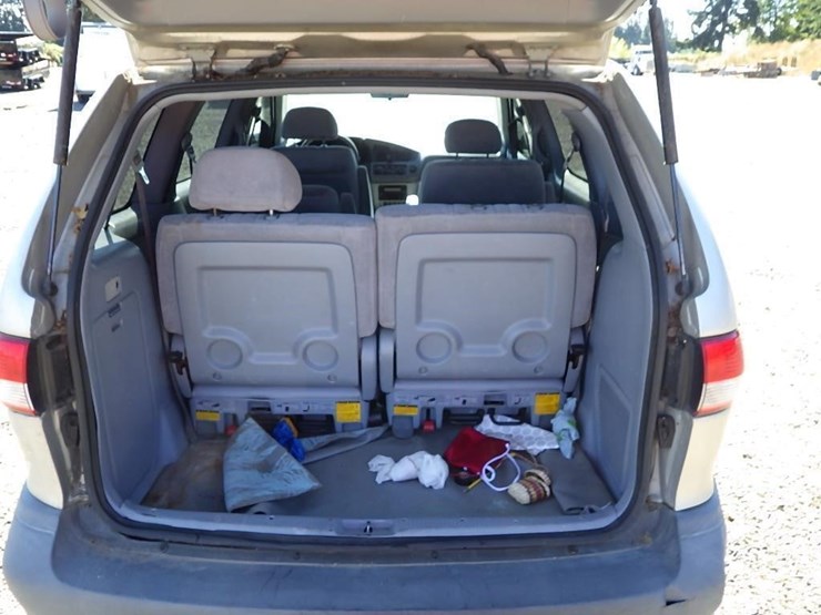 2002-toyota-sienna-image-14