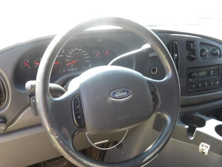 2006-ford-e350-image-19