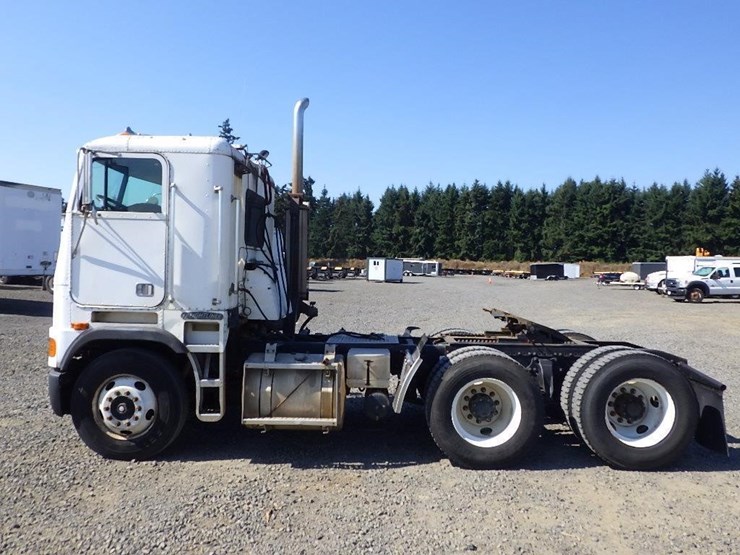 1995-freightliner-flb-t/a-truck-tractor-image-2
