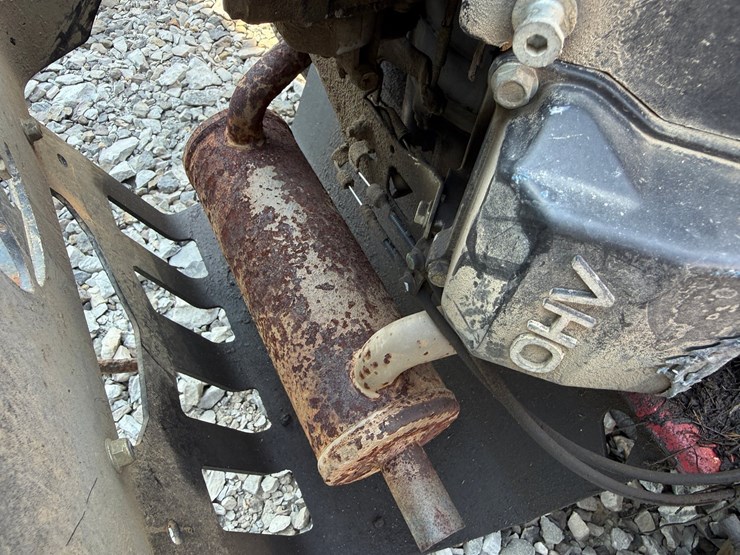 #9-•-ex-mark-e-series-radius-zero-turn-mower-411434685-inv#47948-image-27