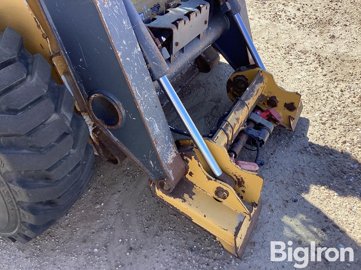 2011-deere-326d-image-18