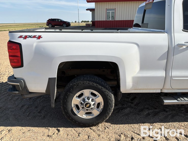 2015-chevrolet-silverado-2500-image-16
