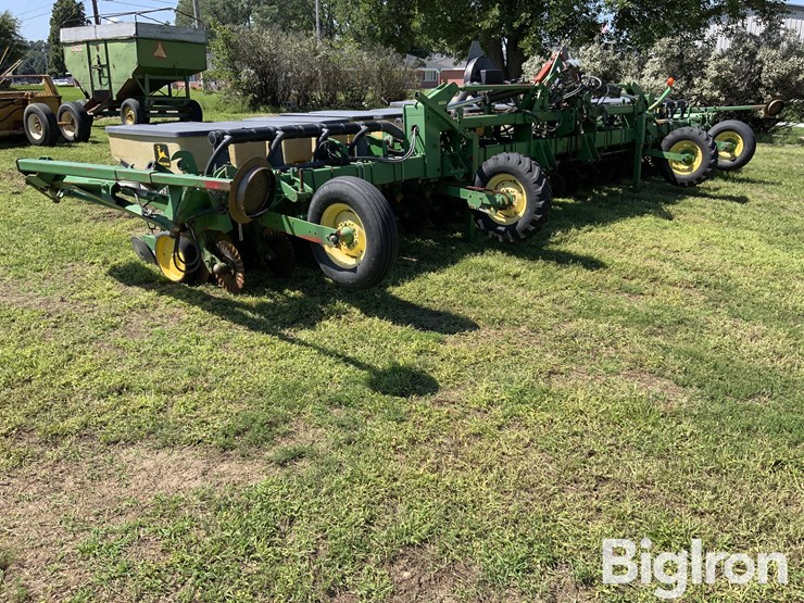 john-deere-7300-image-7
