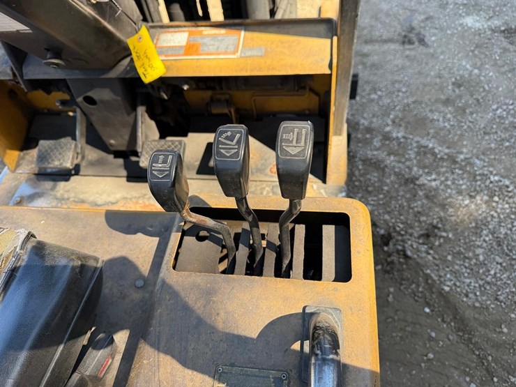 caterpillar-t50d-image-13