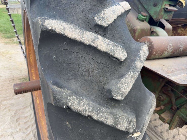 john-deere-3010-image-17
