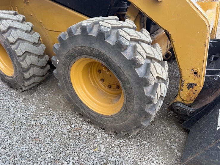 2012-caterpillar-246c-image-12