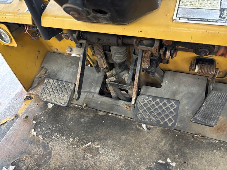 caterpillar-t50d-image-32