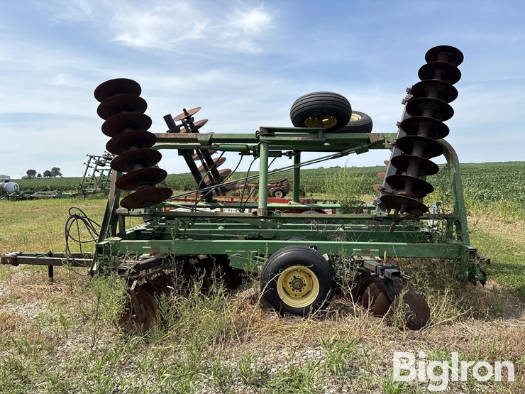 john-deere-235-image-8