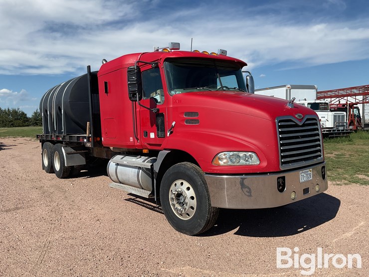 2005-mack-vision-cxn613-image-1